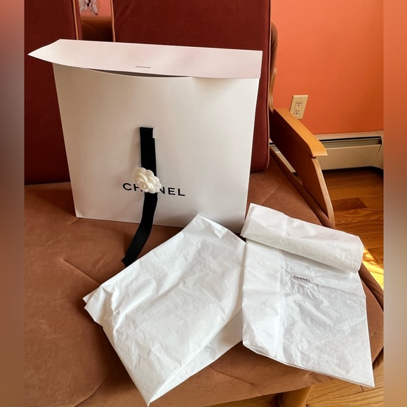 Chanel Gift Set - Picture 2 of 4